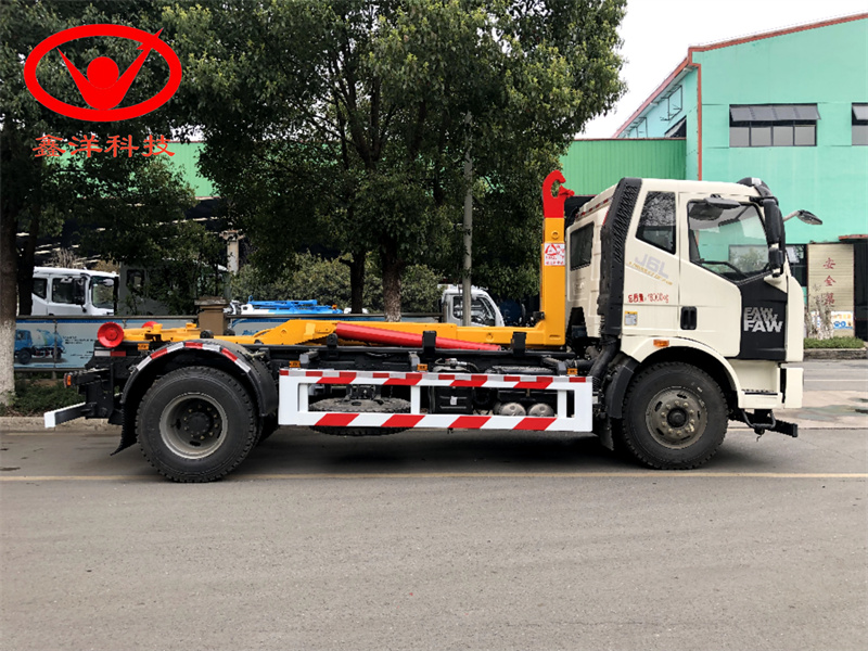 18噸解放勾臂垃圾車(chē)