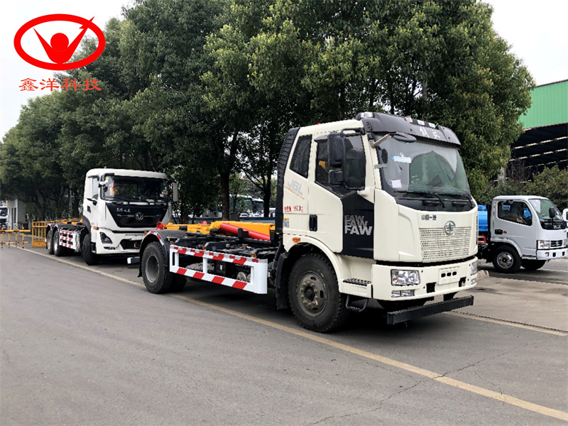 18噸解放勾臂垃圾車(chē)