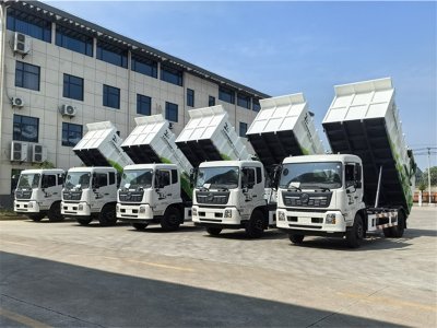 5臺東風天錦垃圾轉運車整裝待發(fā)